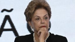Dilma Rousseff é vaiada ao chegar para votar em Belo Horizonte
