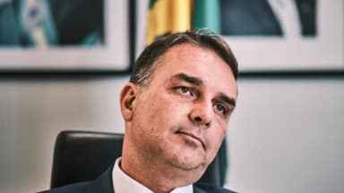 TJ-BA libera título de cidadão de Salvador a Flávio Bolsonaro após liminar