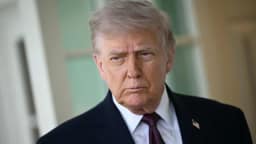 Trump ataca sistema eleitoral e acusa China de interferir em 2020 em fala com teorias da conspiração