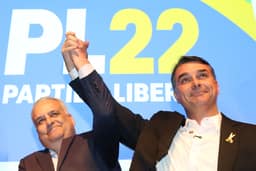 Caso Lulinha desgasta Lula e fortalece Flávio Bolsonaro