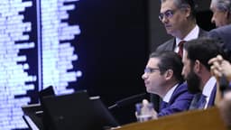 Câmara vota fim da “taxa das blusinhas” em ritmo relâmpago nesta segunda