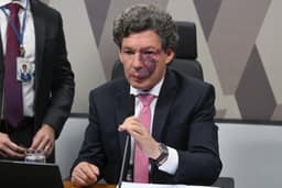 Comissão do Congresso adia votação da MP do fim da "taxa das blusinhas"