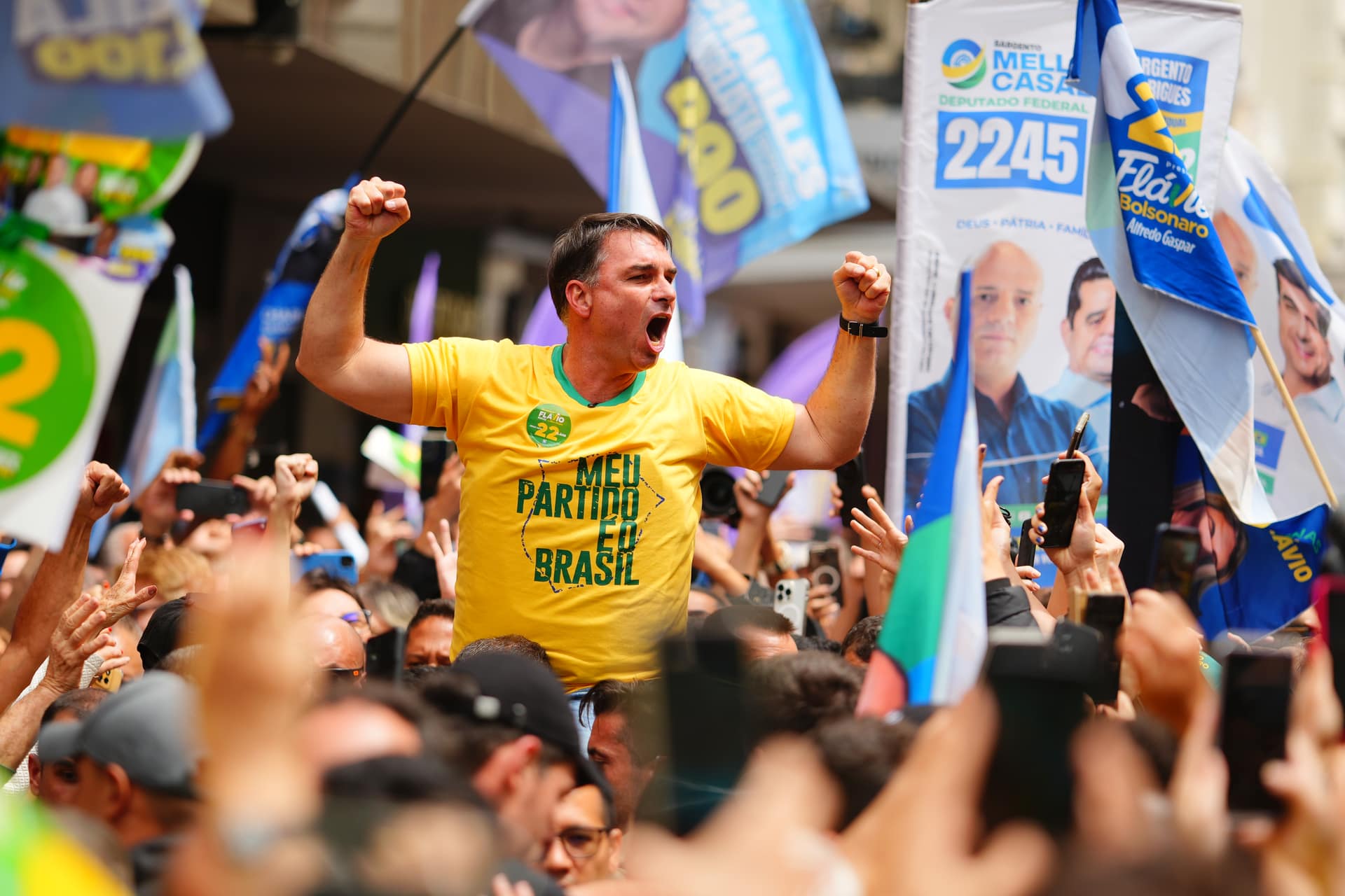 Flávio Bolsonaro faz ato no local da facada de 2018 em Juiz de Fora