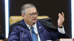 Decisão de Dino contra Flávio reaquece crise no STF e acirra disputa eleitoral