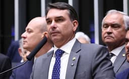 PT pede prisão preventiva de Flávio Bolsonaro e inclusão na difusão vermelha da Interpol