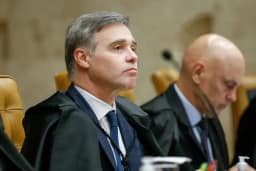 Mendonça mostra notas de R$ 26,4 mil e nega ter recebido ternos de lobista do Master