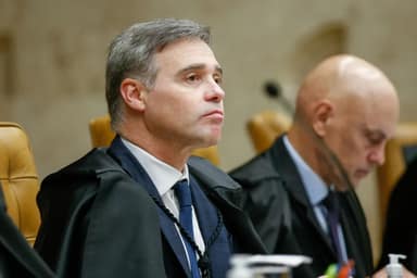André Mendonça exibe notas de R$ 26,4 mil para negar ternos pagos por Vorcaro