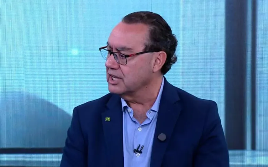 Filha de Augusto Cury fechou R$ 19,9 milhões com prefeituras sem licitação