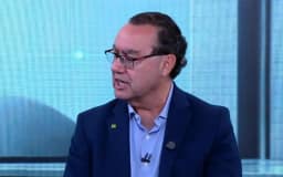 Empresa da filha de Augusto Cury faturou R$ 20 milhões em contratos com prefeituras