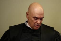 Moraes entrega defesa de 44 páginas, ataca Mendonça e comete erros de português