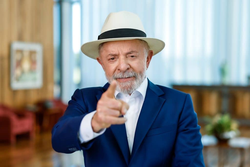 Lula manda recado a Flávio Bolsonaro: “eu quero saber o que você fez”