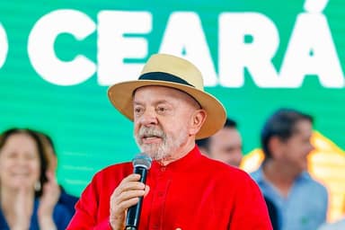 Lula ataca Flávio Bolsonaro por fake news no Ceará e coligação vai ao TSE