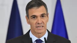 Pressionado por protestos, Pedro Sánchez convoca eleições legislativas antecipadas na Espanha