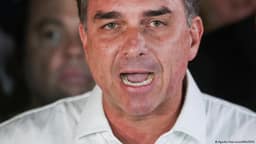 Flávio Bolsonaro entrou na Argentina e seguiu para Equador