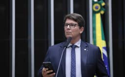 Frias nega irregularidade e diz que operação da PF é "cortina de fumaça”