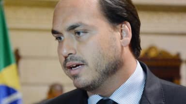 Carlos diz que Bolsonaro estava com sonolência e “não acordava”