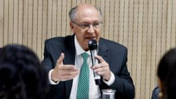 Orientação de Lula após tarifaço é buscar novos mercados, diz Alckmin