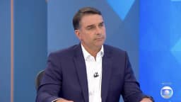 Flávio diz que Eduardo errou ao elogiar Trump por tarifas