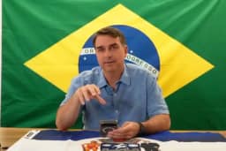 Campanha de Flávio redefine estratégia e prioriza segurança e economia