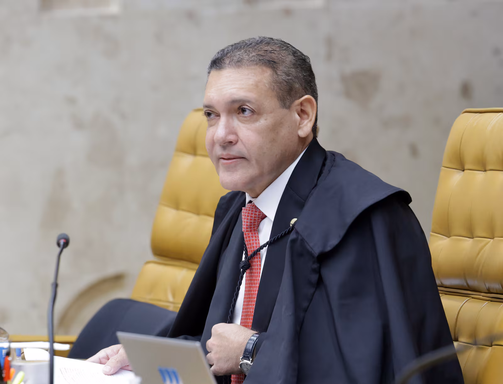 Nunes Marques divulga nota e nega relação com Vorcaro