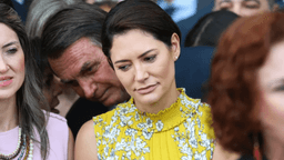 TRE-DF volta atrás e libera propaganda de Michelle com imagem de Jair Bolsonaro