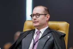 Urgente: Zanin vota contra a soltura de Bolsonaro; veja como está o placar