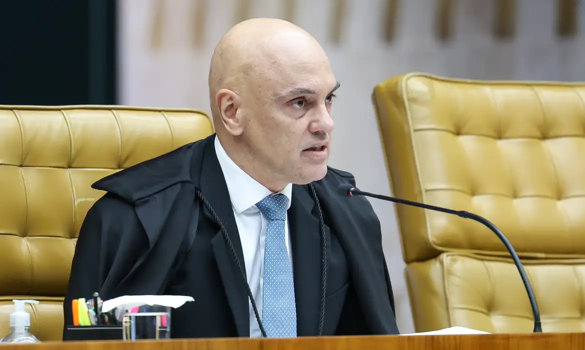 Alexandre de Moraes e André Mendonça divergem sobre 180 arquivos do Banco Master