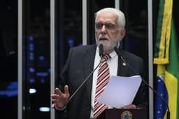 Jaques Wagner se recusou a fornecer senhas de celulares apreendidos pela PF, diz relatório