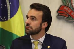 TSE libera uso de imagem de Bolsonaro em campanha de Lucas Bove