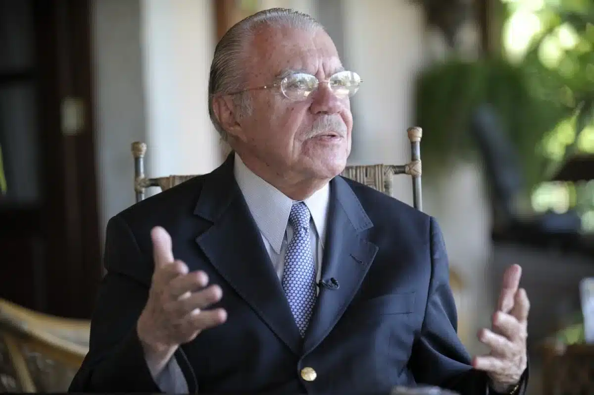 José Sarney, de 96 anos, segue internado em São Luís com pneumonia