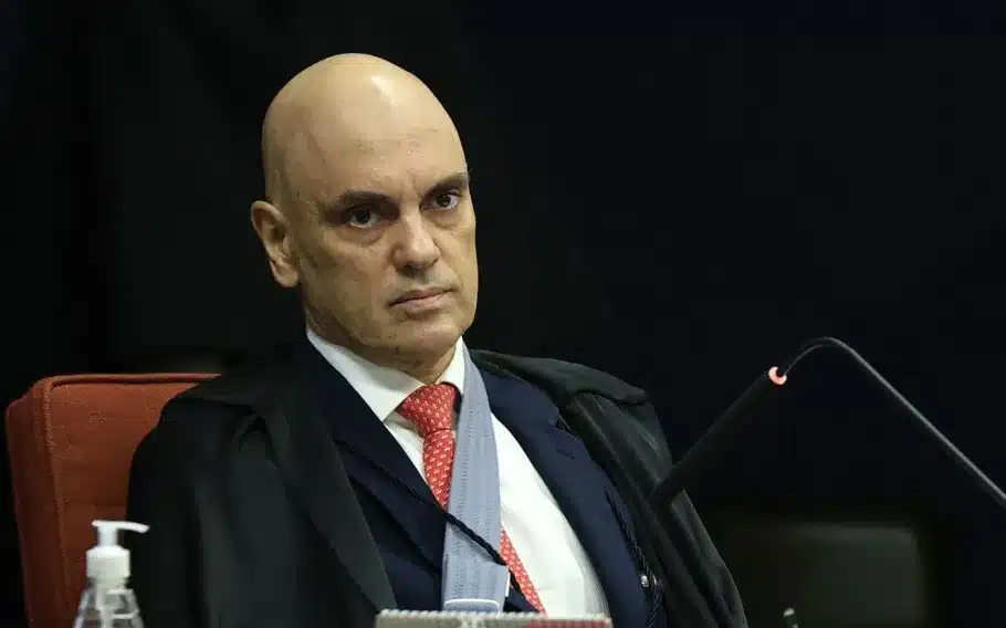 Alexandre de Moraes: imprensa estrangeira vê crise inédita no STF antes da eleição