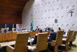 Decisão de Dino desmoraliza Fachin na presidência do STF, diz senador