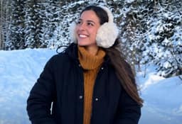 De viagem ao Havaí para a prisão: atriz brasileira é detida pelo ICE nos EUA