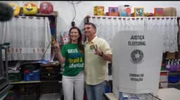 Eleições 2026: Flávio Bolsonaro vota em escola na Zona Norte do Rio de Janeiro; Veja vídeo