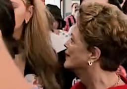 Dilma Rousseff é vaiada ao chegar para votar em Belo Horizonte
