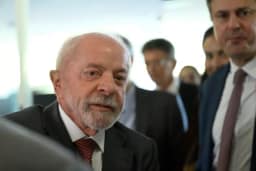 Ex-ministros de FHC e representantes da centro-direita assinam manifesto em apoio a Lula