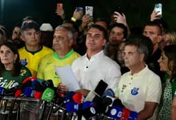 TSE contesta Flávio Bolsonaro e nega retirada de fiscais do PL de sala-cofre