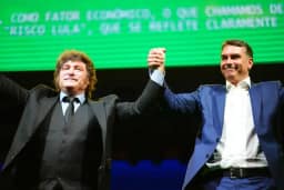Milei chama Lula de “ladrão” e declara apoio a Flávio Bolsonaro