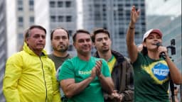 Eduardo e Flávio Bolsonaro associam derrota do Brasil na Copa ao PT; entenda