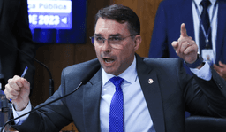 Flávio e Eduardo Bolsonaro associam derrota da Seleção na Copa ao PT