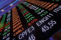 Ibovespa desvaloriza com alta em juros nos EUA e à espera de decisão do Copom