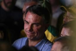 Governo Trump diz que concederá vistos a Flávio Bolsonaro e sua família