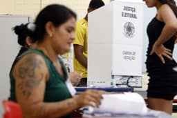 Assédio eleitoral dispara em agosto e já soma 223 denúncias em 2026