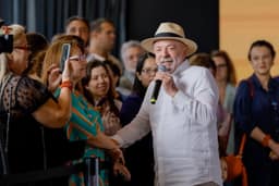 Lula defende SUS e Estado presente em visita ao Hospital de Amor em Barretos