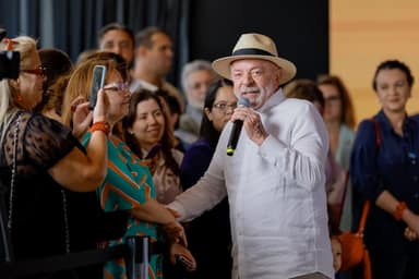 Lula anuncia compra de 105 aparelhos de radioterapia para o SUS em Barretos