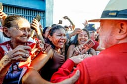 Lula abre 13 pontos sobre Flávio Bolsonaro entre as mulheres, diz BTG/Nexus