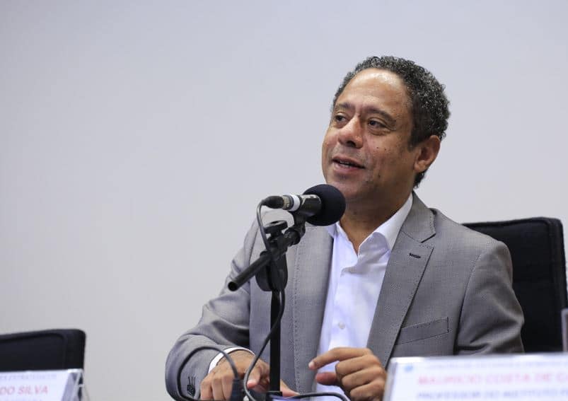 Orlando Silva ironiza Flávio Bolsonaro por se inspirar no governo Milei
