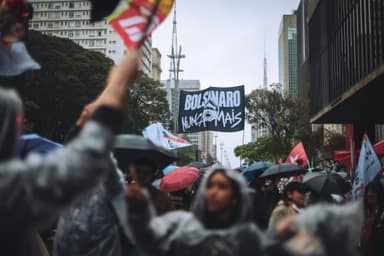 PT leva campanha de Lula a mais de 130 municípios a três semanas do primeiro turno
