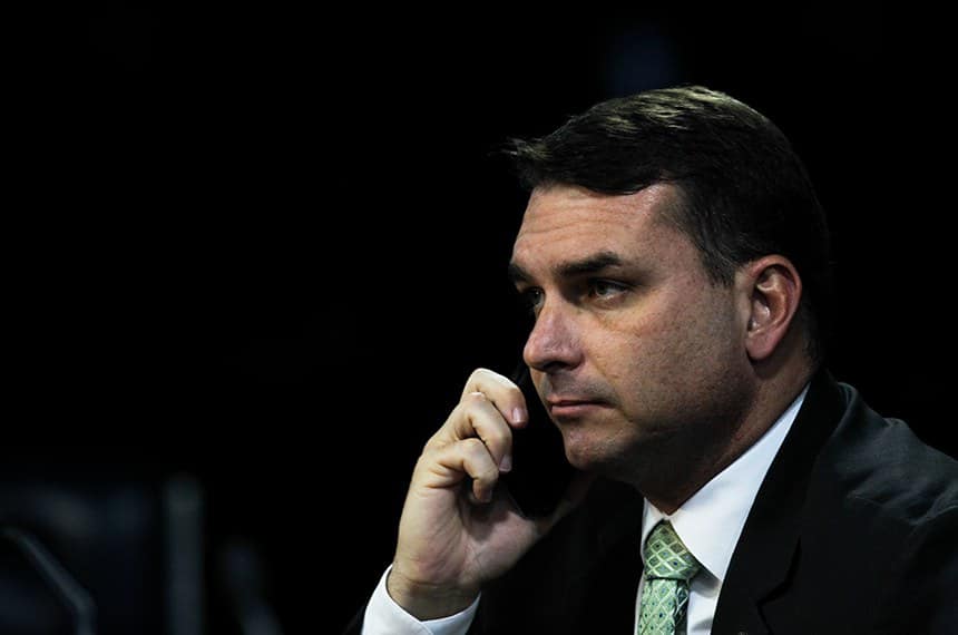 Procuradoria-Geral da República apura ligação de Flávio Bolsonaro com Daniel Vorcaro