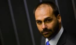 TSE manda Eduardo Bolsonaro retirar posts de desinformação sobre urnas